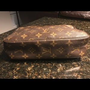 Authentic Louis Vuitton Monogram Trousse 23